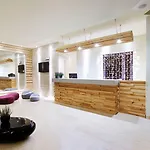 Cristal By Zdrojowa 公寓式酒店 4*